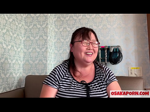 ❤️ Mama japoneză grasă își arată sânii uriași și se bucură de o jucărie sexuală. O mamă asiatică de 51 de ani vorbește despre experiența ei sexuală. Yukiko 1 OSAKAPORN milf grasă. ❤️ at us ❌❤