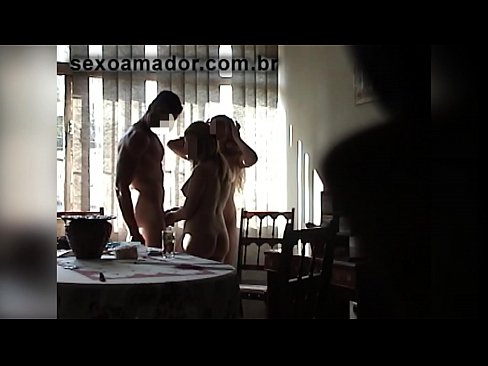 ❤️ Prietenii sexuali invită un bărbat uriaș și o partidă în trei cu el ❤️  at us ❌❤