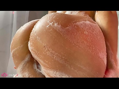 ❤️ Bruneta își masturbează păsărica cu un vibrator până la orgasm intens în duș ❤️ at us ❌❤