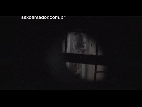 ❤️ Blondina este filmată în secret de un voyeur din cartier ascuns în spatele unor cărămizi goale ❤️ at us ❌❤