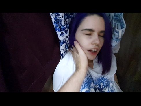 ❤️ Am găsit-o pe sora mea în dulap și am ajutat-o să ejaculeze ❤️ at us ❌❤